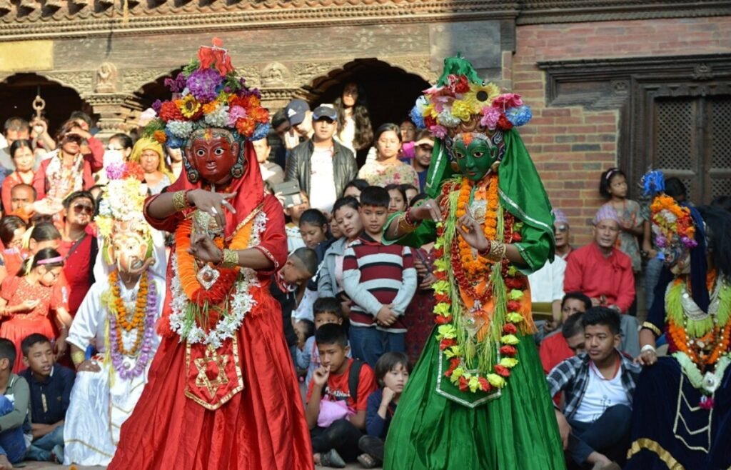 परम्परागत नृत्य महोत्सव कार्तिक नाच सुरु, मानिसहरू चाडपर्वको मुडमा