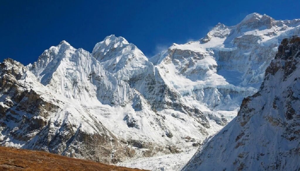 केसीएमा, जीपीएस उपकरणहरू र ट्रेल क्यामेराहरू जडान गरिँदै छन्