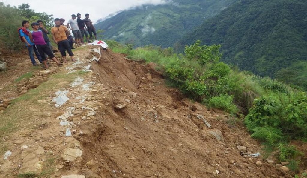 लमजुङमा लगभग २६० स्थानहरू बाढी र पहिरोको जोखिममा छन्