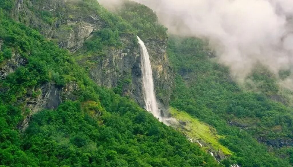 रंगरुङ झरना नयाँ पर्यटकीय आकर्षण बन्दै