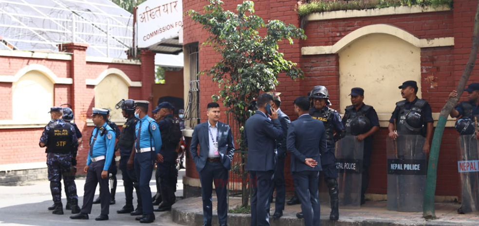 प्रधानमन्त्री निवास र अख्तियारमा प्रहरीको कमाण्डो टोली परिचालन, भिड जम्मा भए सिलसिलेबार बल प्रयोग