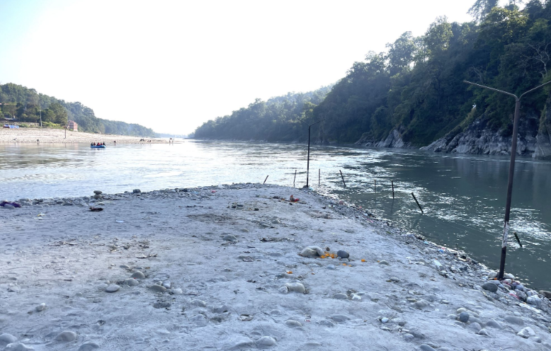 चितवन र तनहुँको देवघाटधामलाई जोड्ने झोलुङ्गे पुल जीर्ण: शतबीज छर्न आउनेलाई समस्या