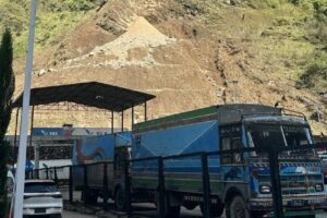लगातारको सुक्खा पहिरोले तातोपानी भन्सार असुरक्षित