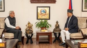 परराष्ट्रमन्त्री खनालसँग भारतीय राजदूत श्रीवास्तवले गरे बिदाइ भेट