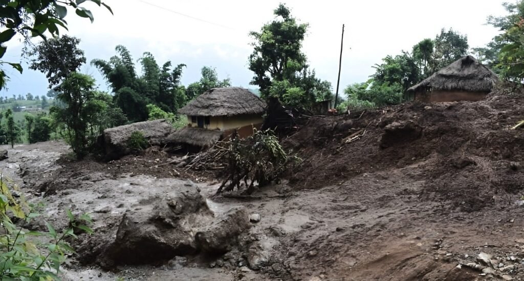 पहिरोमा ८ जनाको मृत्यु