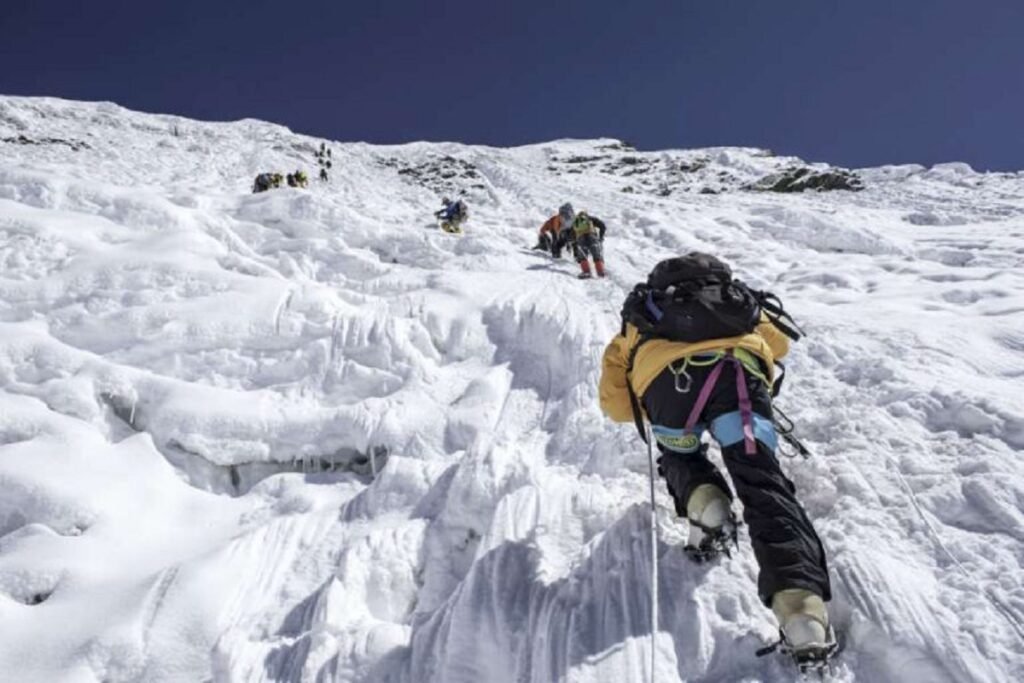 शरद ऋतुमा ६९ देशका ६४८ आरोहीले पाए हिमाल आरोहण अनुमति