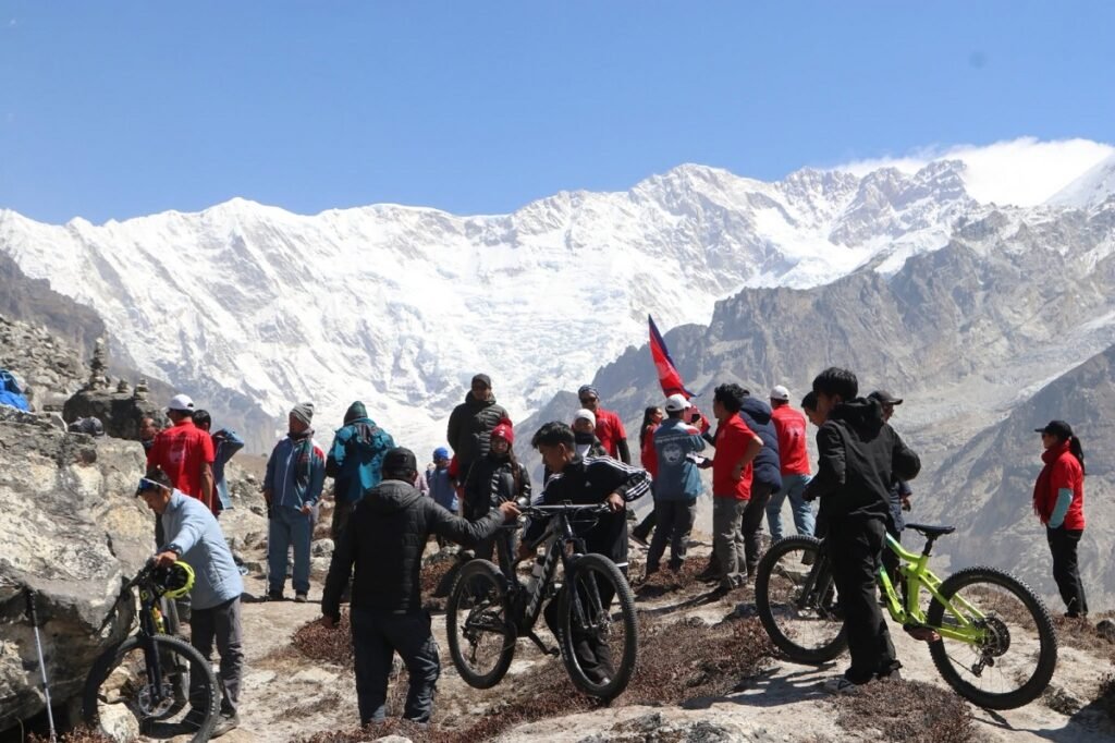 कञ्चनजङ्घामा पर्यटक खचाखच