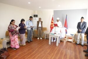 एमाले तीन केन्द्रीय सदस्यले लिए शपथ